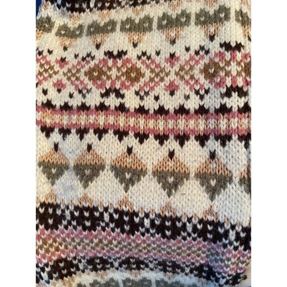 Old Navy 84” long scarf with tassels round hem sides, classic ski pattern - Picture 7 of 7